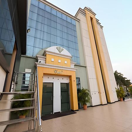 Club 7 Resort And Banquets Bareilly Εξωτερικό φωτογραφία