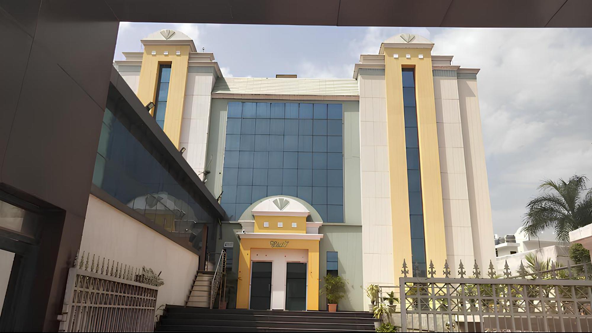 Club 7 Resort And Banquets Bareilly Εξωτερικό φωτογραφία