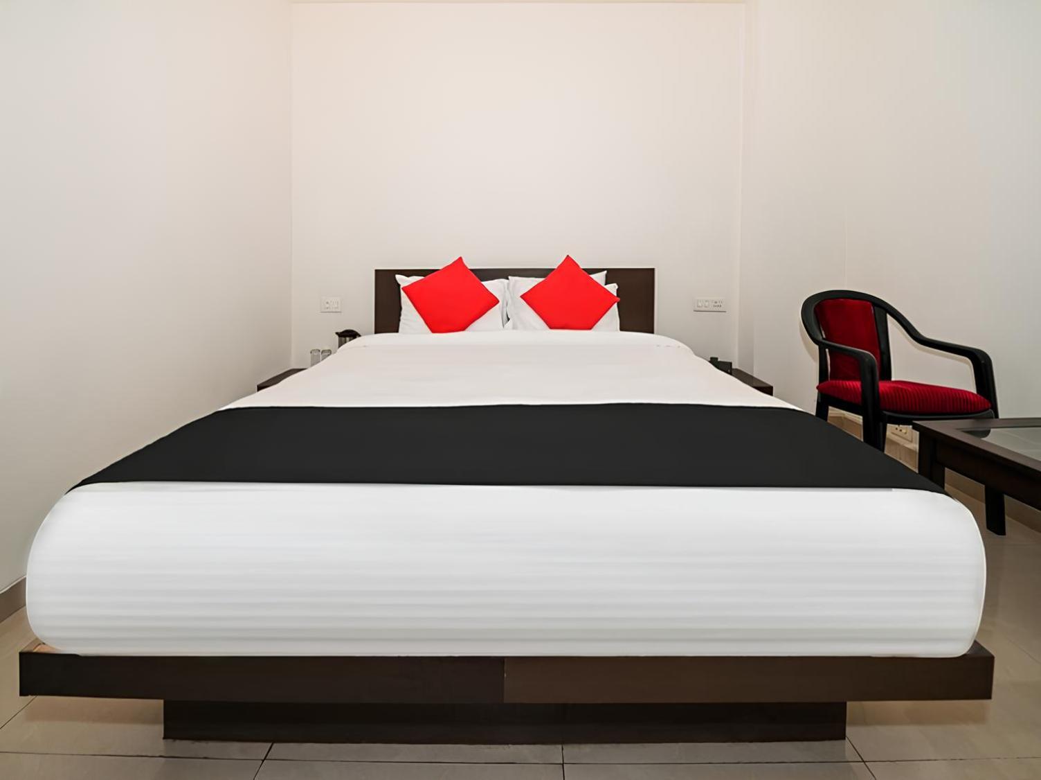 Club 7 Resort And Banquets Bareilly Εξωτερικό φωτογραφία
