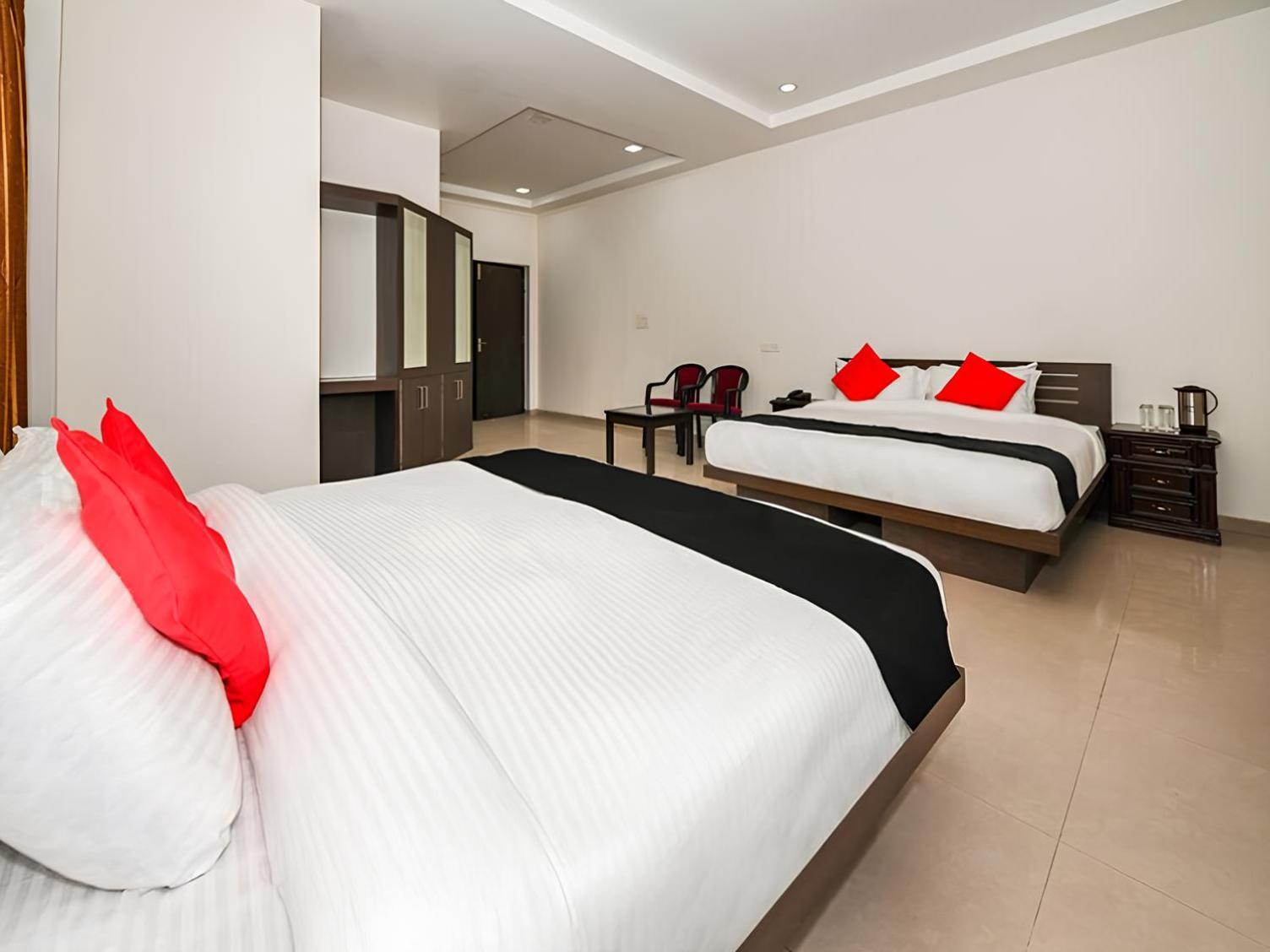 Club 7 Resort And Banquets Bareilly Εξωτερικό φωτογραφία