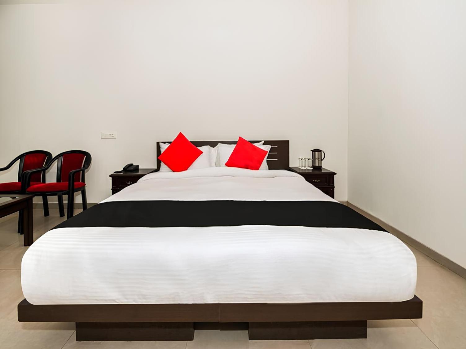 Club 7 Resort And Banquets Bareilly Εξωτερικό φωτογραφία