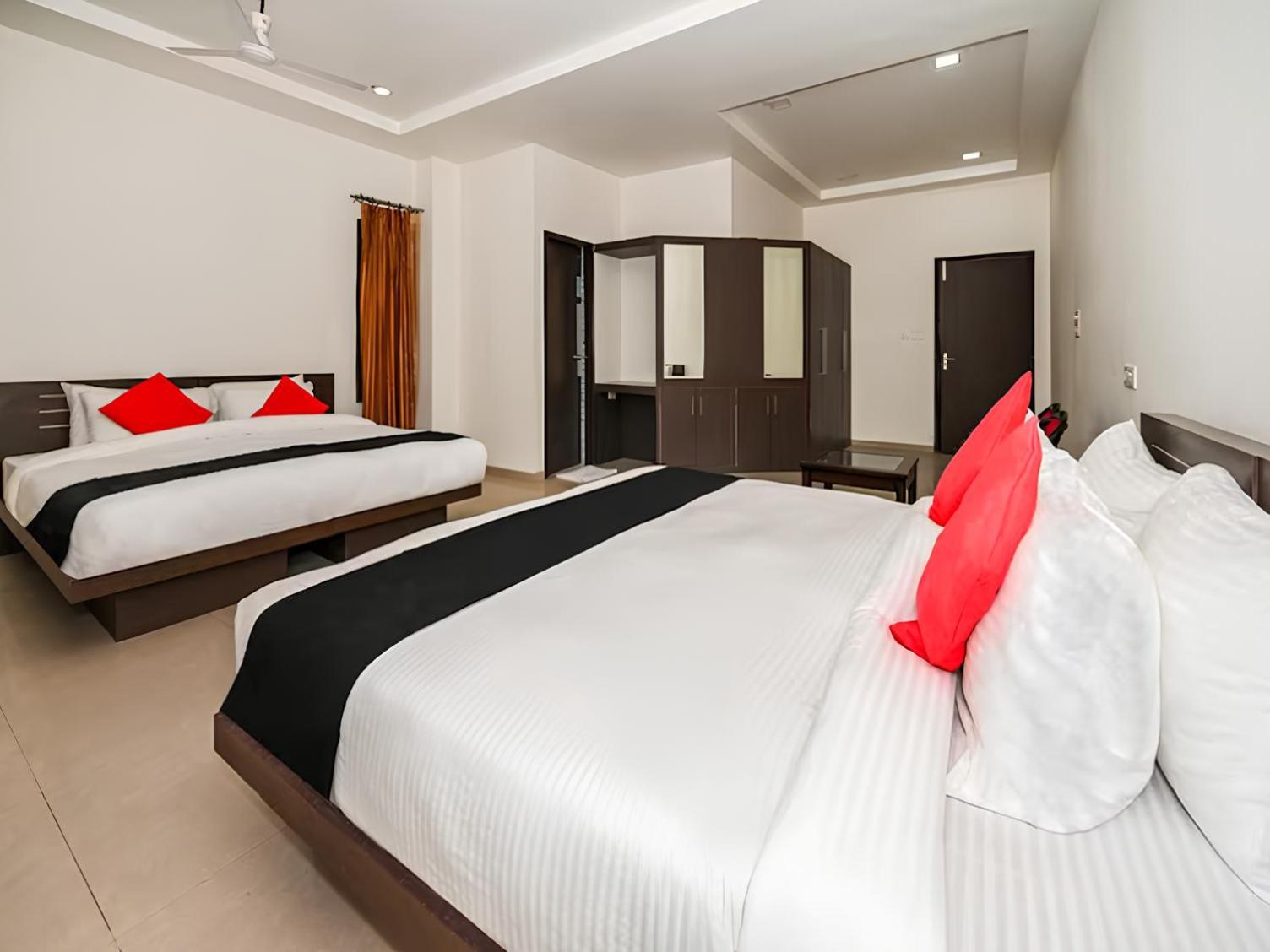 Club 7 Resort And Banquets Bareilly Εξωτερικό φωτογραφία