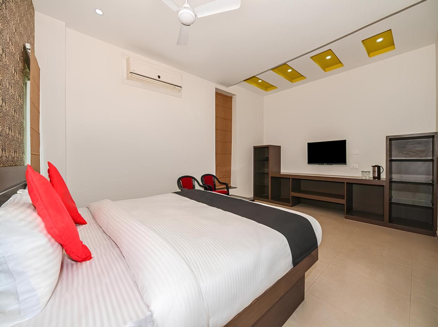 Club 7 Resort And Banquets Bareilly Εξωτερικό φωτογραφία